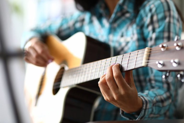 Strumming to Success: How Guitarists Can Tune Up Their Affiliate Marketing Game
